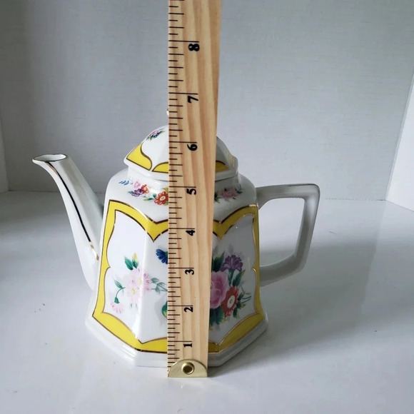 Vintage Porcelain Teapot Yellow/White in Canton Rose Pattern. - Picture 12 of 12